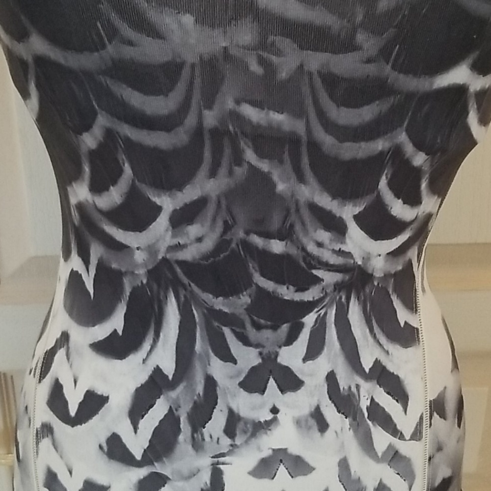 Lululemon Tank - Picture 2 of 5